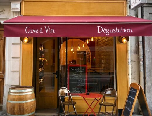 AU TOUR DU VIN