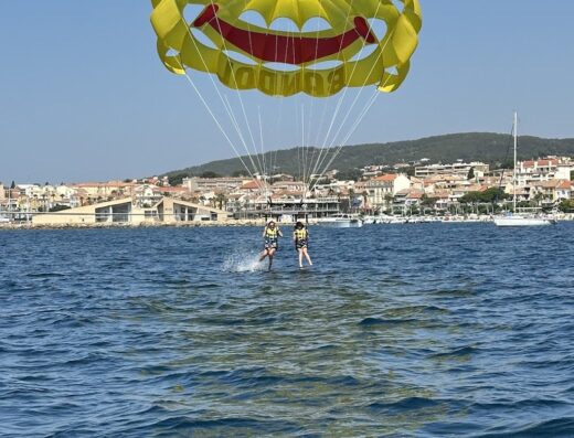 BANDOL SPORTS NAUTIQUES : Jet ski – Parachute ascensionnel – Bouée tractée