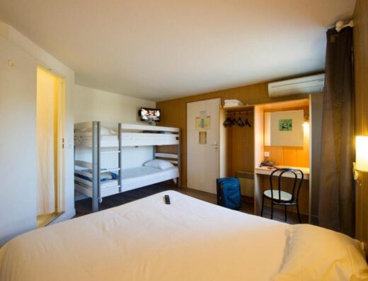 Brit Hotel Essentiel Pau – Lescar