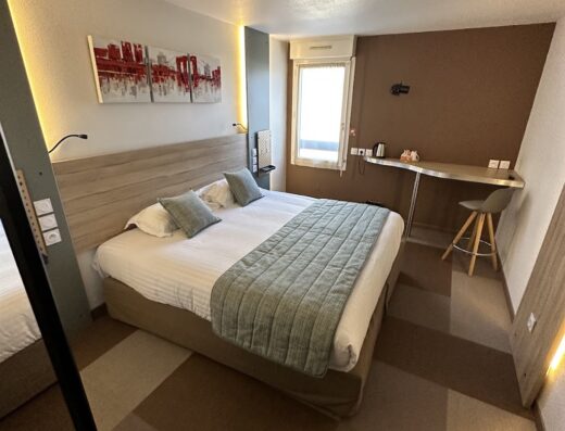 CARRÉ PAU AIRPORT HOTEL