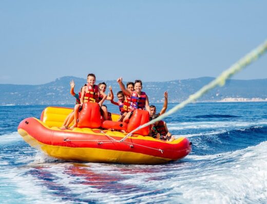 La Base Nautique de Cavalaire – Bouée tractée & Parachute ascensionnel