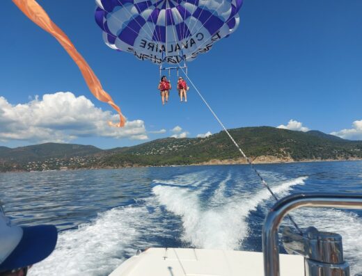 La Base Nautique de Cavalaire – Bouée tractée & Parachute ascensionnel