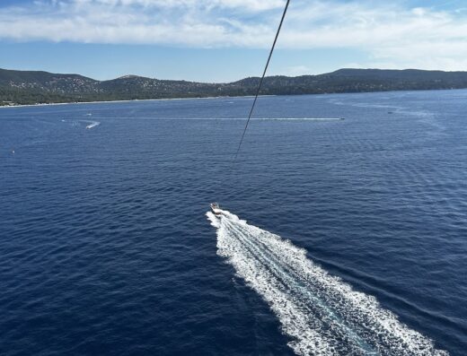 La Base Nautique de Cavalaire – Bouée tractée & Parachute ascensionnel
