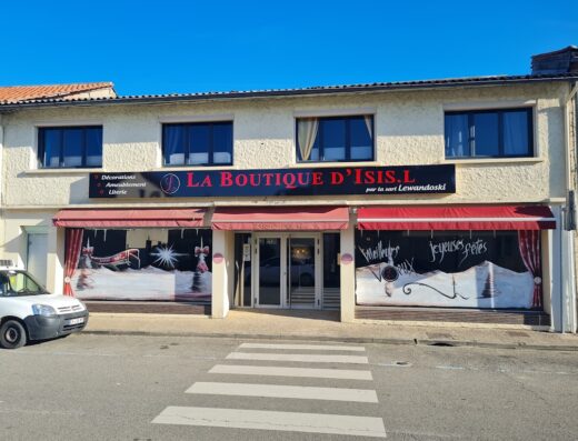 LA BOUTIQUE D’ISIS. L