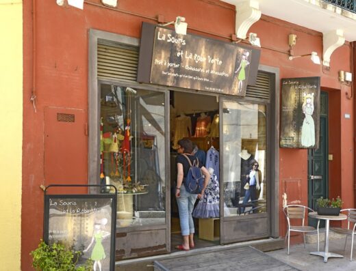 La souris et la robe verte