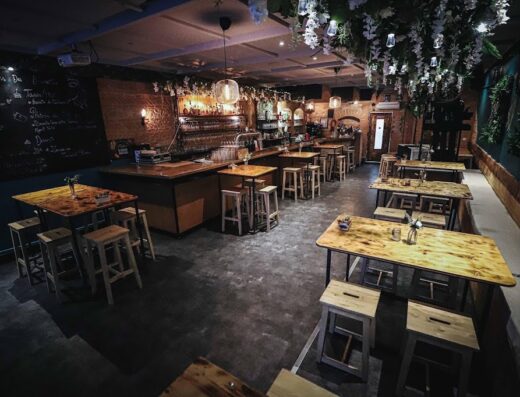 Les Brunettes: bar et restaurant