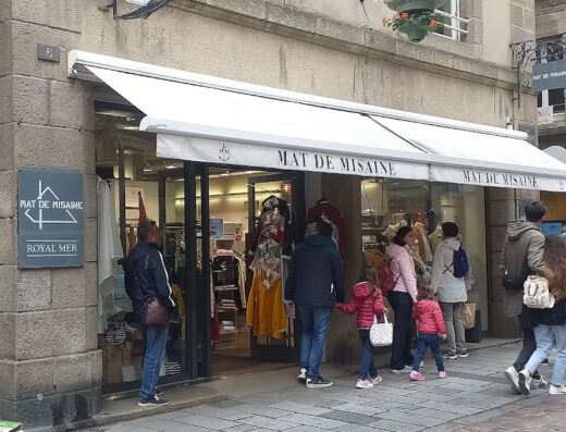 MAT DE MISAINE – MAGASIN BLEU MARINE –