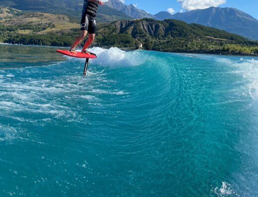NAUTIC B – Ecole de Surf foil / Wake foil/ Wakeboard/ Ski Nautique & Bouée Tractée Serre Ponçon