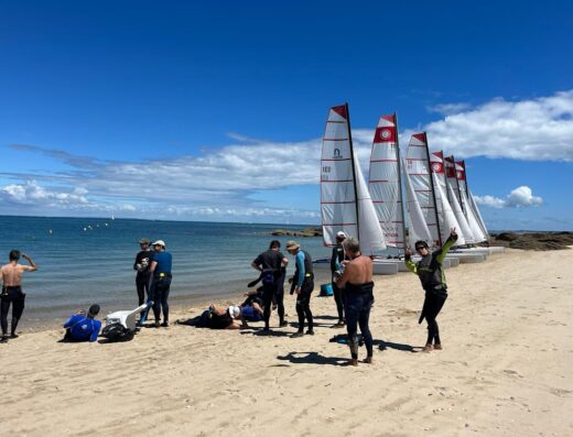 Nautic Sport Carnac – Location de bateaux – École de Wing Foil, Catamaran, Dériveur, Bouée tractée, Ski Nautique, Wakeboard
