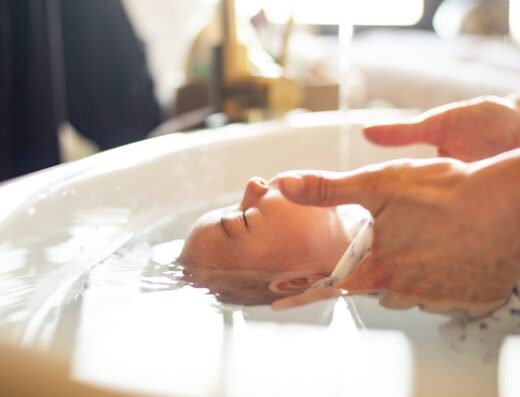 Racines éclairées – Accompagnement Psycho Corporel – Bain Bébé – Psychogénéalogie et analyse transgénérationnelle