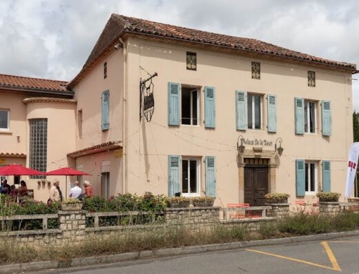 Relais de la Tour Termes d’Armagnac au cœur de l’Armagnac / 5 chambres d’hôtes et 1 gîte tout confort / piscine / parc