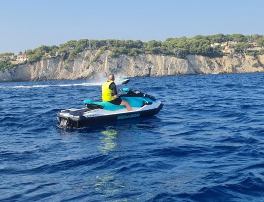 Six fours Jet Ski