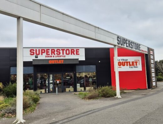 Village Outlet Cap Malo