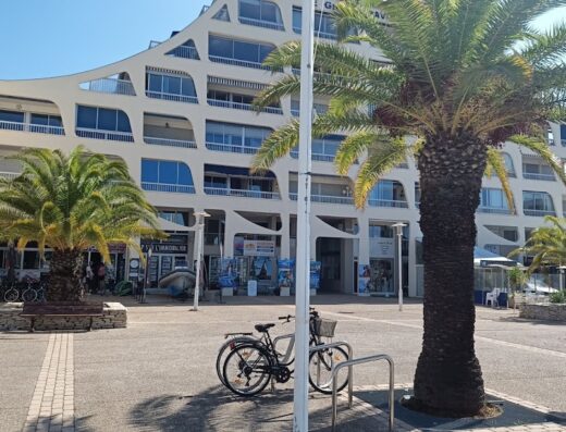 GALERIE GRAND PAVOIS (Galerie marchande sous résidence à Port Camargue
