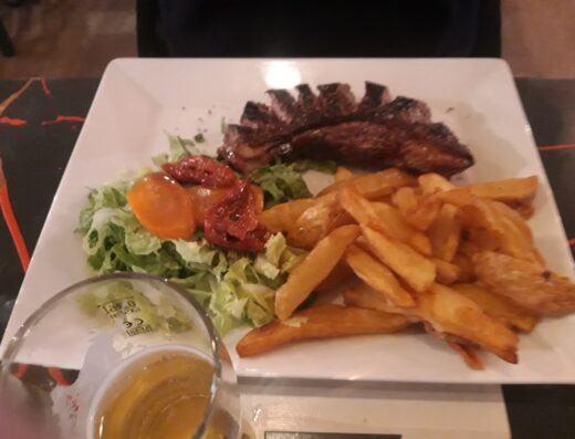 Irish Pub The Quay / Restaurant En Marge