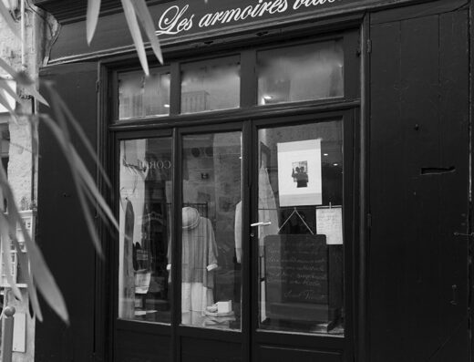 LES ARMOIRES VIDES