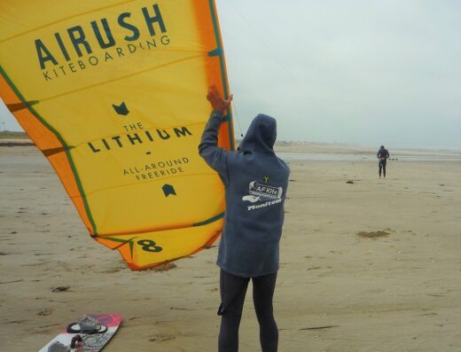 École de Kitesurf et Wingfoil Fifty Kite.