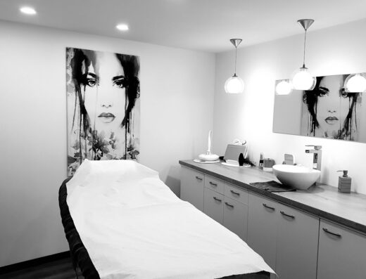 Institut Essentielle / Dédiée au Soin visage et Massage corps sur-mesure / Massage Visage Facialiste /Laser / Head spa