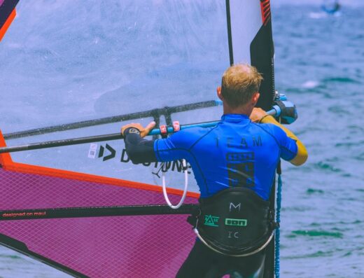 ION CLUB Golf de Roses Windsurf I Kitesurf I Wingfoil I Stand up Paddle I Surfshop
