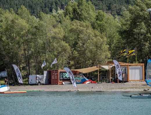 Le SPOT Wingfoil & Windsurf school
