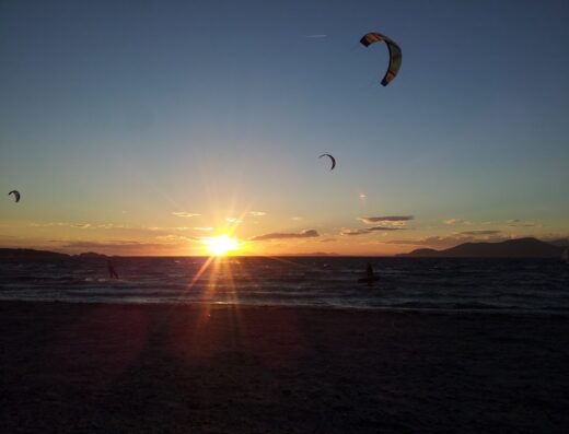 Méd in Kite . Ecole de kitesurf. Wingfoil. Wakeboard ski nautique . Hyères