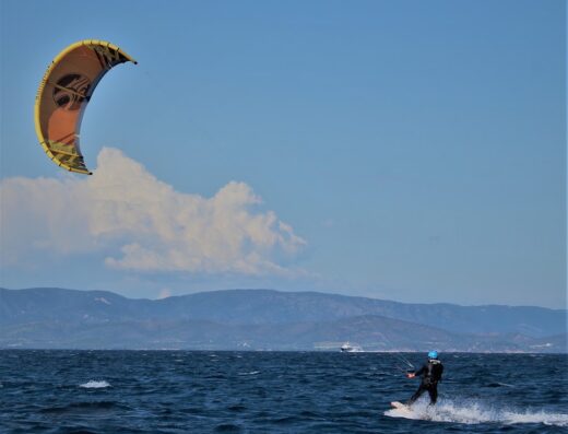 SWELL KITE Ecole de Kitesurf, Wingfoil et Wakeboard – Hyères