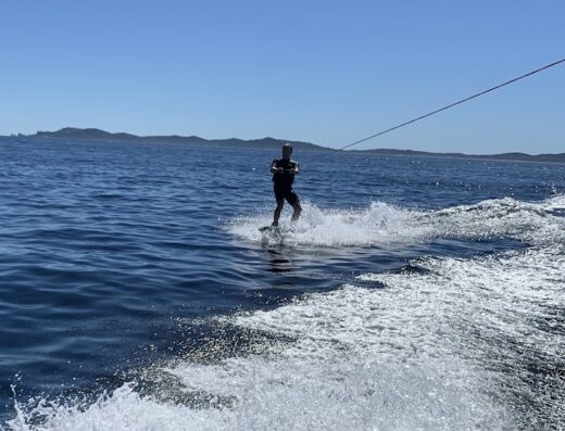 SWELL KITE Ecole de Kitesurf, Wingfoil et Wakeboard – Hyères